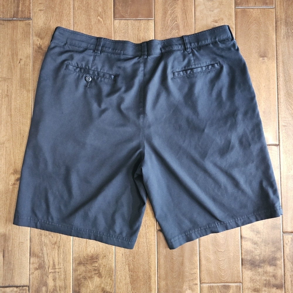 PGA Tour golf shorts size 42 - Picture 2 of 10